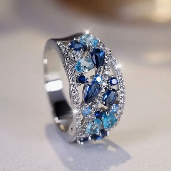 🔷 Gorgeous NEW Blue crystal gemstone band ring size 8 🔷 - Picture 2 of 6
